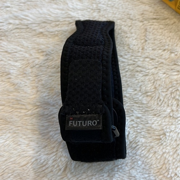 Futuro Sport adjustable knee support strap - Picture 5 of 6